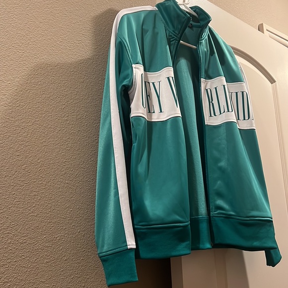 off green Obey jacket, size small, almost new, Obey Worldwide logo - Picture 4 of 6